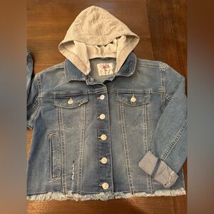 Girls denim cropped jacket. New without tag.